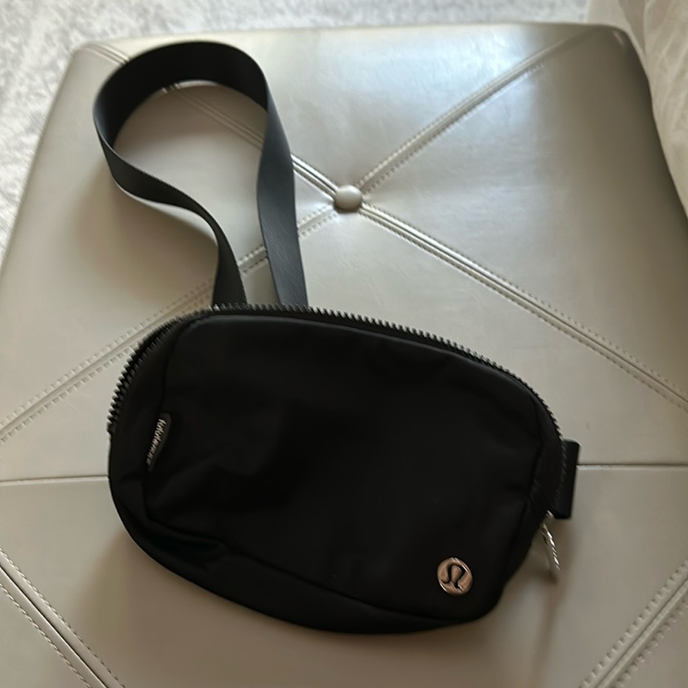 Lululemon black belt bag
